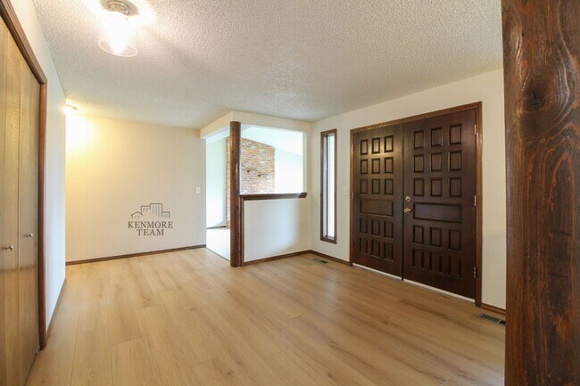 Building Photo - 3 Bed/2.5 Bath House in Pasco Near the River!