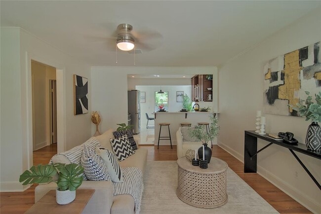 Building Photo - 1505 Karen Ave