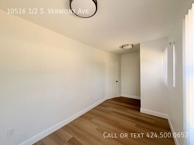 Building Photo - 10516 1/2 S. Vermont Ave.-