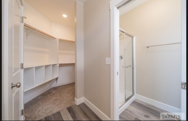 Building Photo - 4 bed 3 bath twin home in Idaho Falls 2 sets of washer and dryers are included in this unit