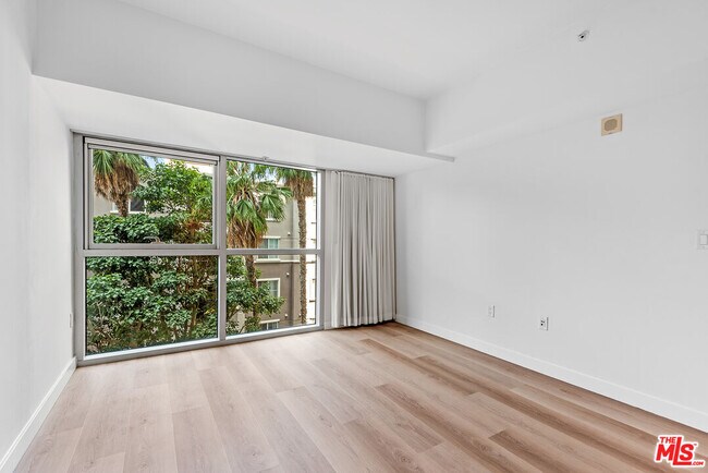 Building Photo - 13700 Marina Pointe Dr