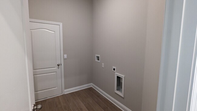 Building Photo - 96 Zancara St