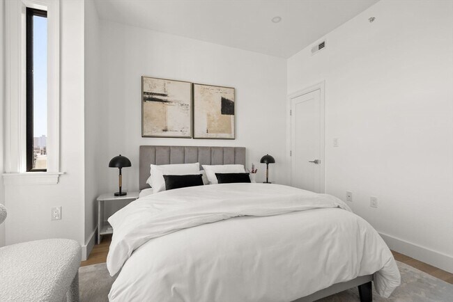 Building Photo - 100 Bennington St