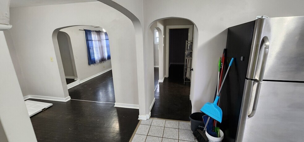 Building Photo - 1748 W Grand Ave