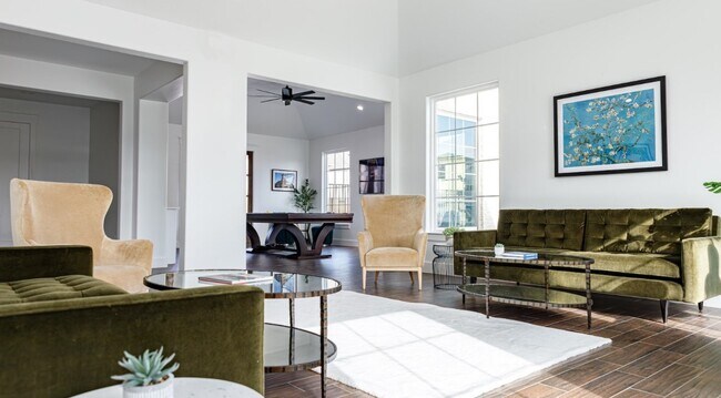 Building Photo - 9730 Kilkenny St