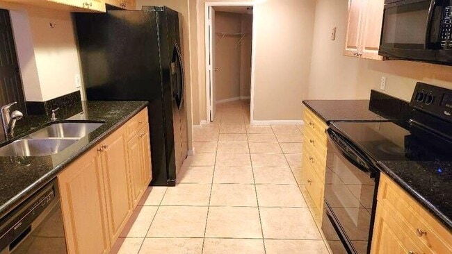 Building Photo - 2025 Lavers Cir