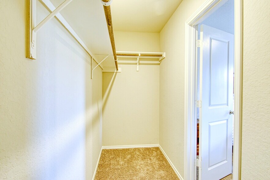 Building Photo - 12668 Saverne Way