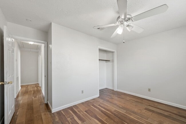 Building Photo - 9622 Birsay St