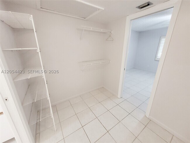 Building Photo - 7523 Greenlake Dr