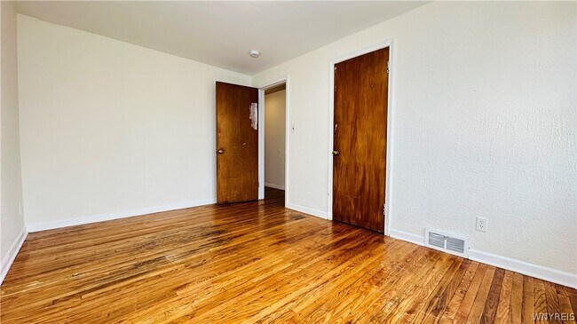 Building Photo - 1553 Whitney Ave