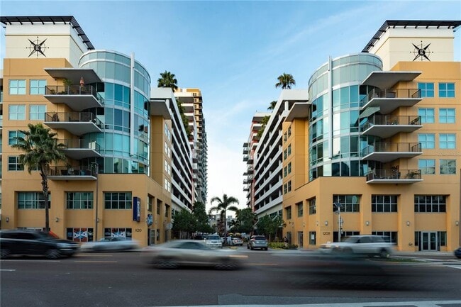 Building Photo - 1208 E Kennedy Blvd