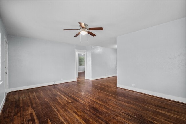 Building Photo - 623 18th Ave N