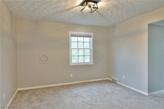 Building Photo - 5558 Pierce Rd NW
