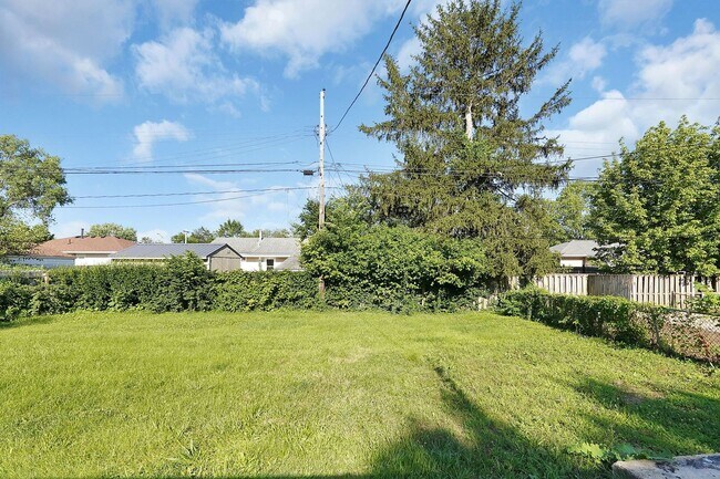 Building Photo - 886-888 Derrer Rd