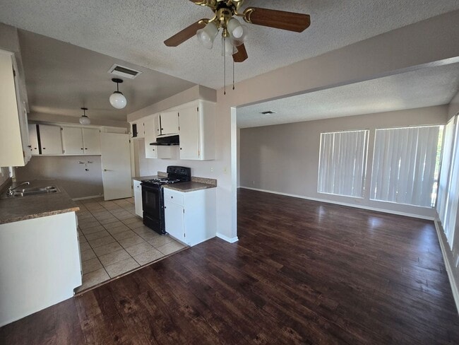Building Photo - Holte &amp; Associates-Briarwood Ave