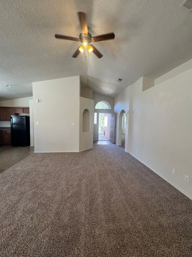Building Photo - 3 bed 2 bath home in Huning Ranch