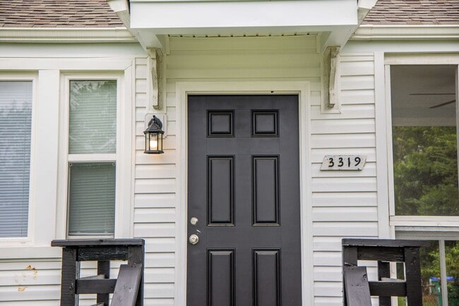 Building Photo - Newly Renovated 1/2 Off 1st Month!