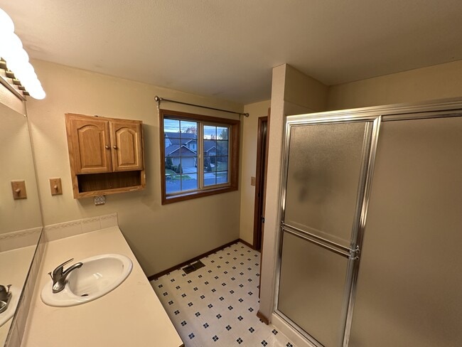 Building Photo - 9206 N Londale Dr