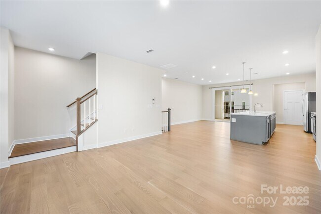 Building Photo - 9769 Oaklawn Blvd NW