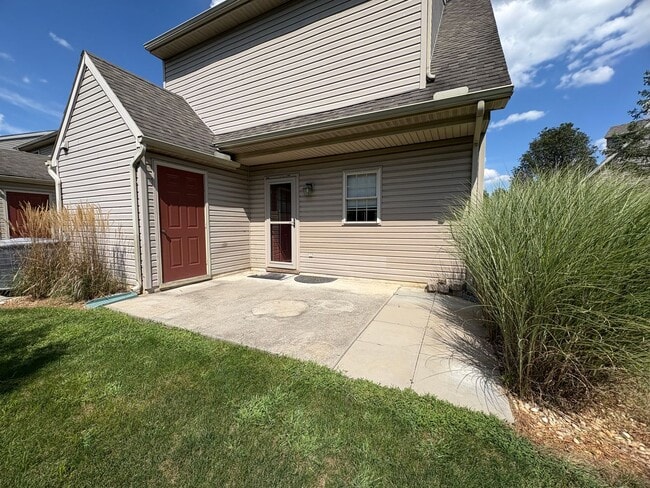 Building Photo - 2 Bedroom 2.5 Bathroom Townhome in Mechani...