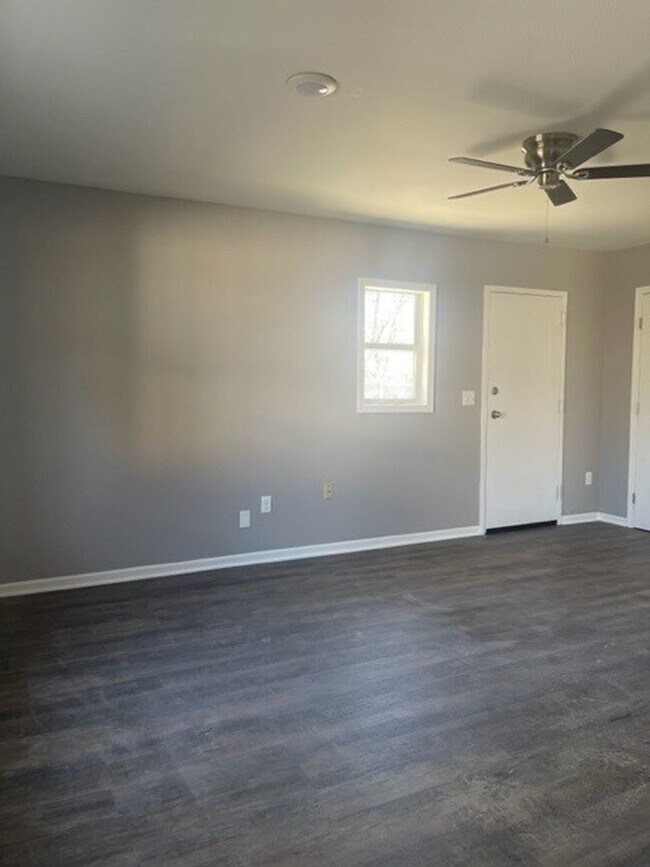 Building Photo - 3330 S Euclid St