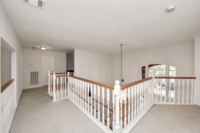 Building Photo - 4418 Bermuda Dr