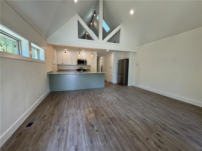 Building Photo - 1111 S Ray Ave