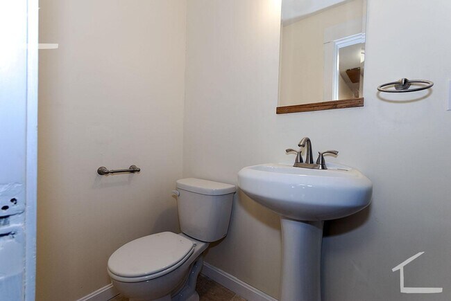 Building Photo - Nicely renovated 3 bed 3.5 bath in Brighton Center!!!