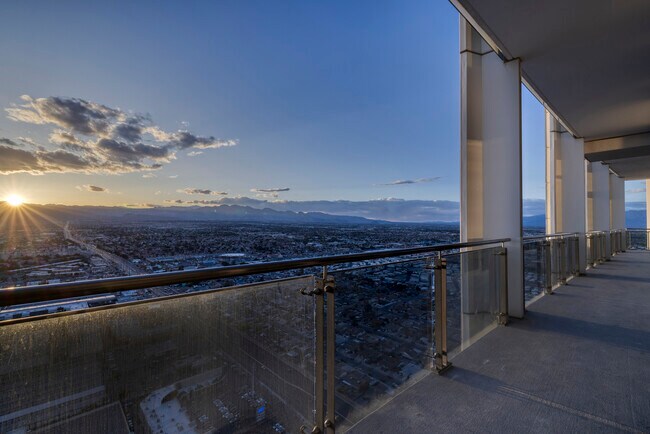 Building Photo - 4381 W Flamingo Rd