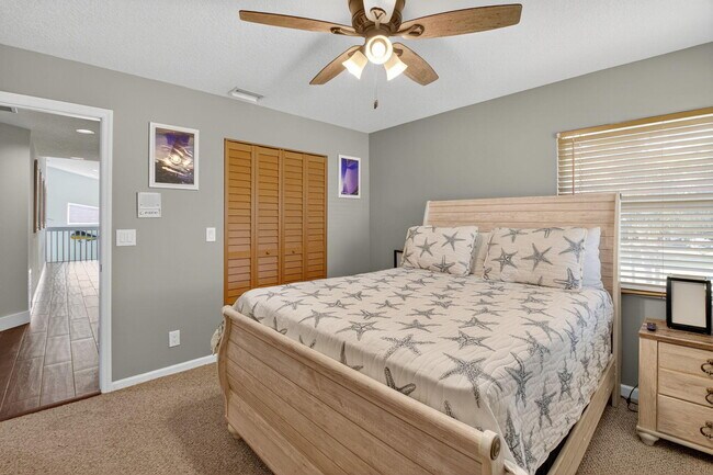 Building Photo - 6701 Hillside Ln