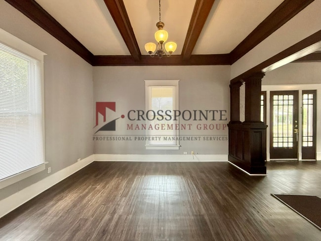 Building Photo - Dobbs 618, 620, 622