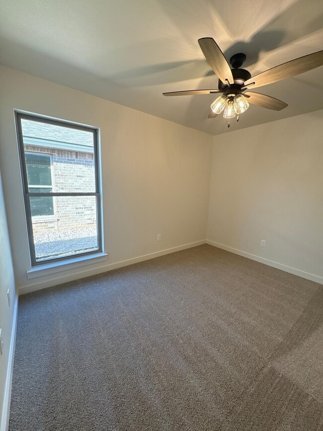 Building Photo - 2415 Aberdeen Ave