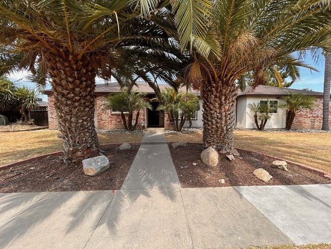 Primary Photo - Cute home for rent in Tulare