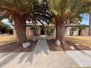 Building Photo - Cute home for rent in Tulare