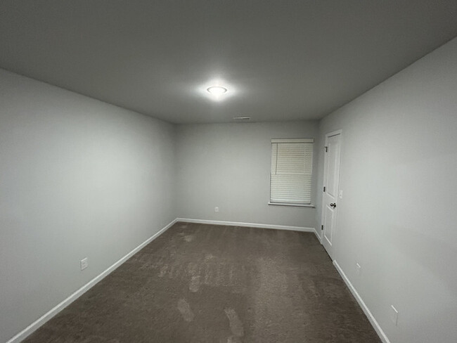 Building Photo - 6031 Villa Ford Ln