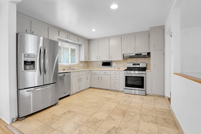 Building Photo - $3,000.00, 3 Bed, 3 Bath, Single Family Ho...