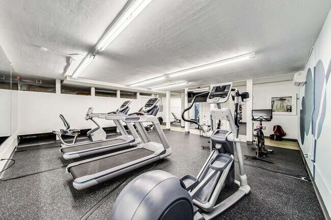 Building Photo - Newly renovated apartment at Oakbrook! Up ...