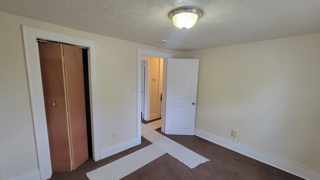 Building Photo - 1573 East Ave
