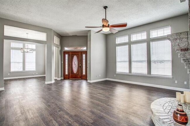 Building Photo - 157 Country Pl Ln