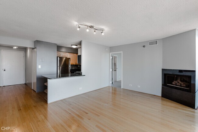 Building Photo - 1309 N Wells St