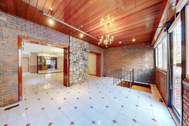 Building Photo - 71 Lubec St