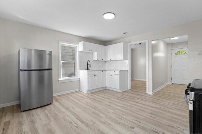 Building Photo - 243 N Main St