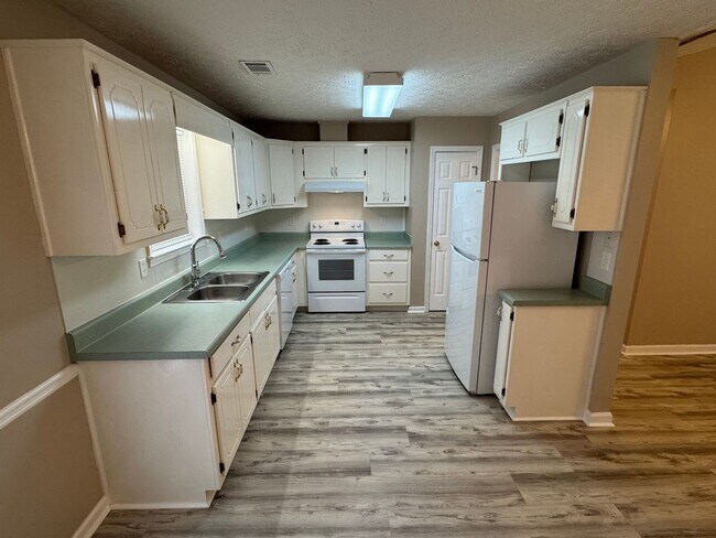 Building Photo - Wonderful 3 Bed 2 Bath Home in Covington w...
