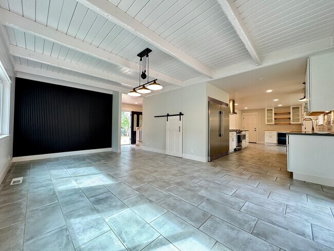 Building Photo - 5780 Stanley Dr