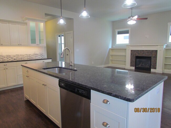 Building Photo - Beautiful 3 bed 2 bath in the popular Paramount community