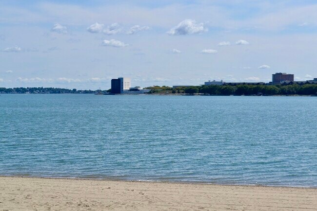 Building Photo - 1306 Columbia Rd