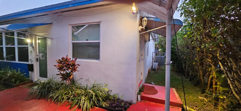 Building Photo - 1948 Roosevelt St