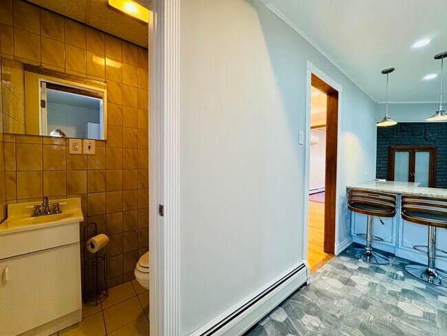 Building Photo - 16 W 51st St