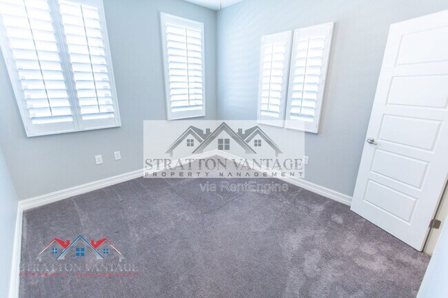 Building Photo - 2821 S Skyline Dr