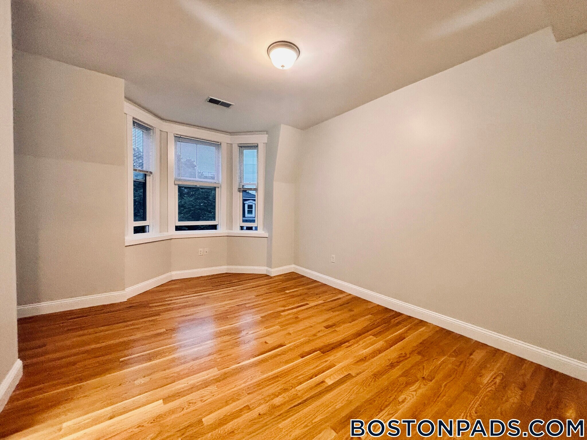 Building Photo - 799 E 4th St